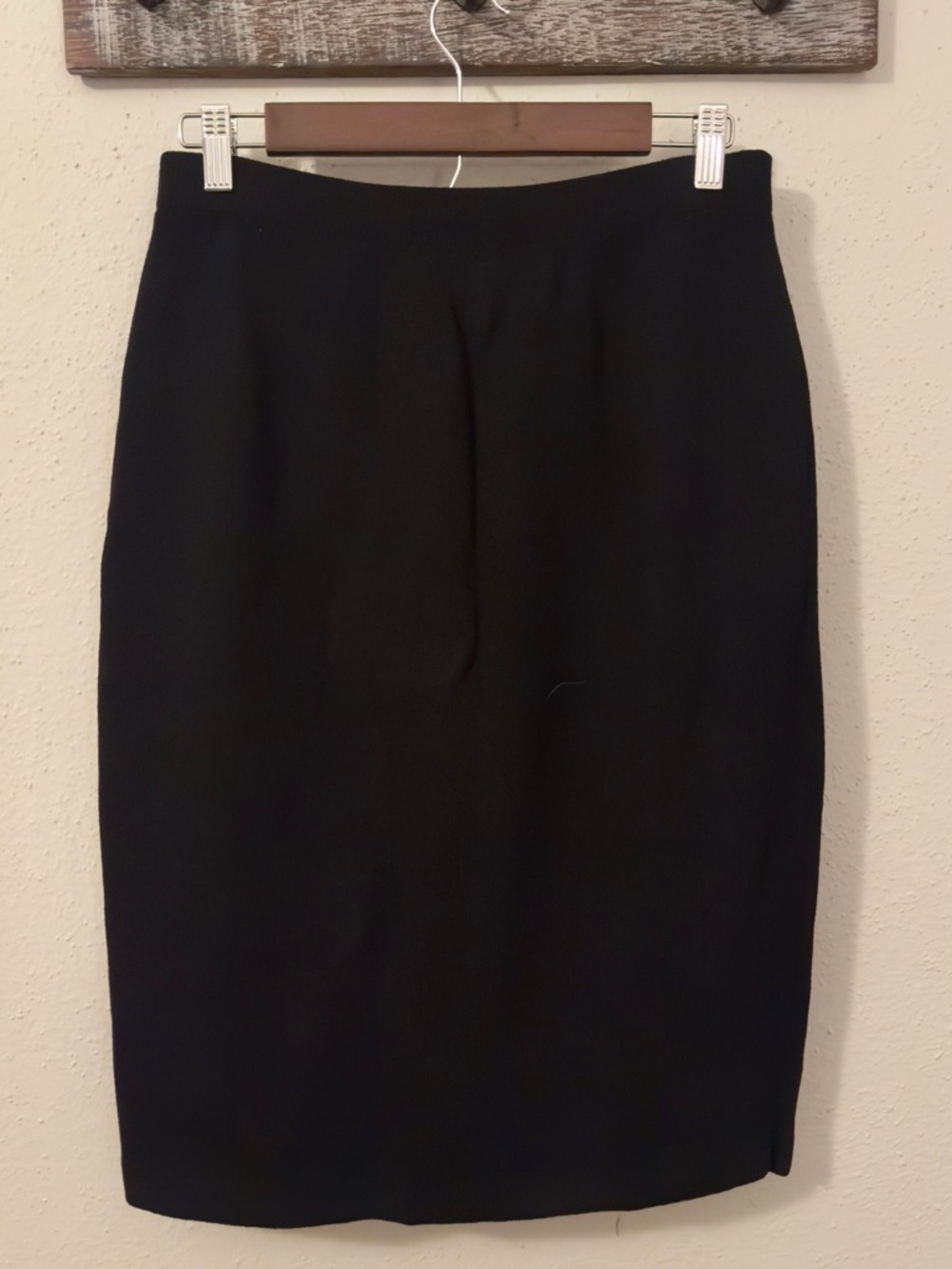 St. John Basics | Black Santana Knit Pencil Skirt - Size 8